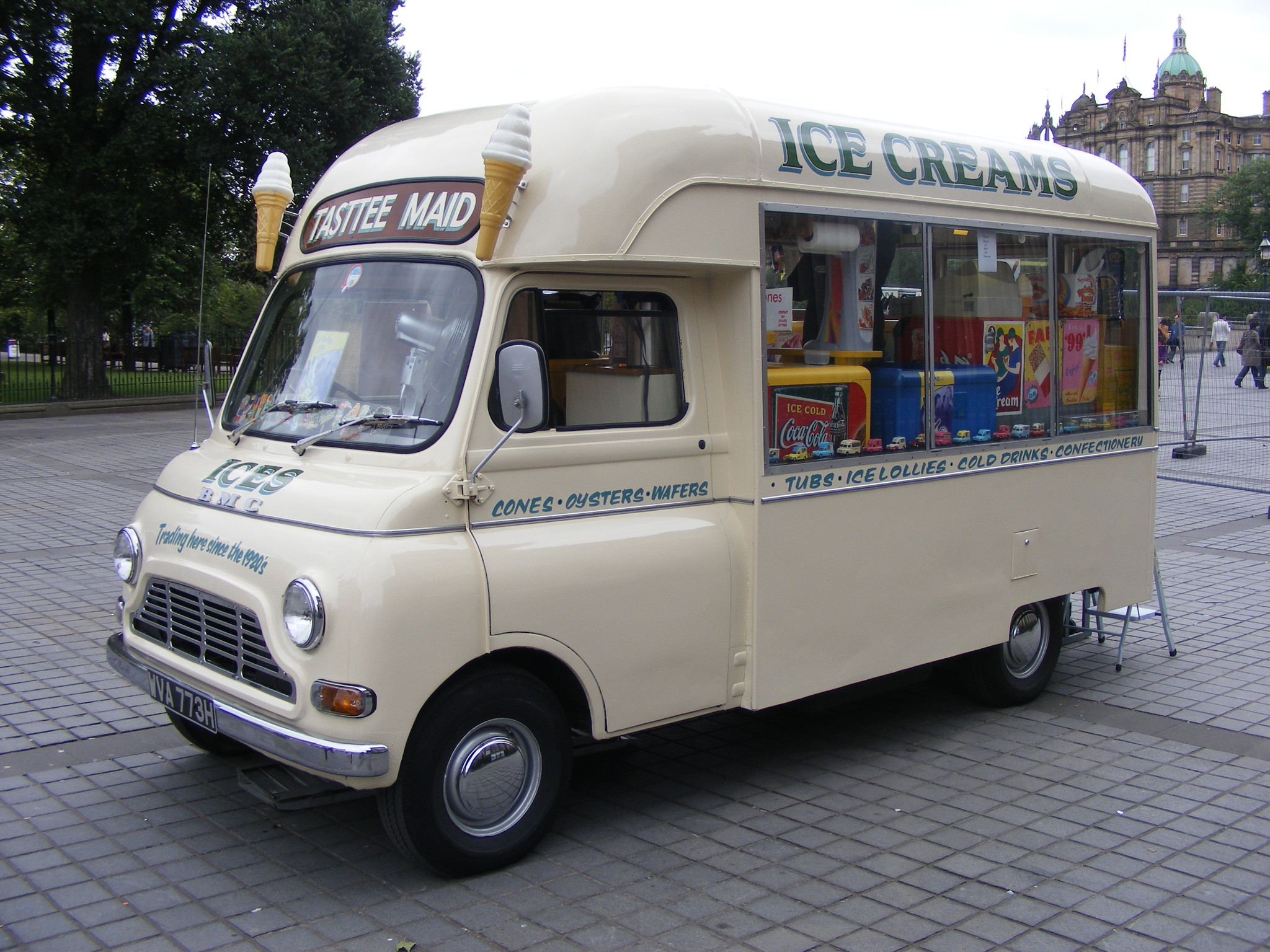 Номер мороженщика. Фургон мороженщика Ice Cream. Фургон мороженщика 4. Фургоны с мороженым 1950. Фургон с мороженым интерьер.